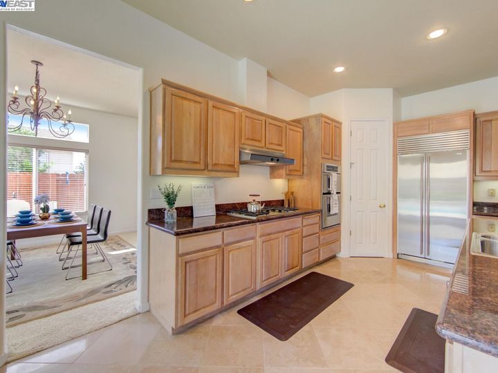 25697 Crestfield Dr, Castro Valley, CA | 5 Canyons. Photo 13 of 48