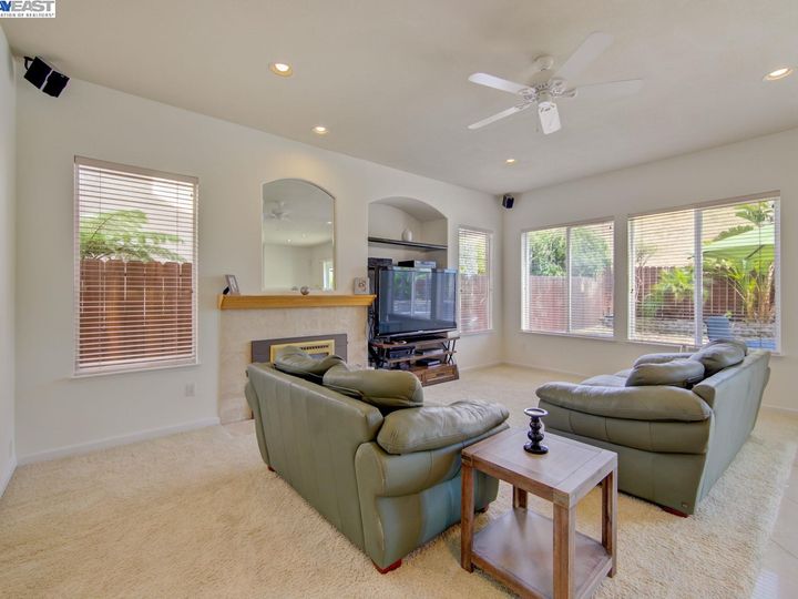25697 Crestfield Dr, Castro Valley, CA | 5 Canyons. Photo 15 of 48