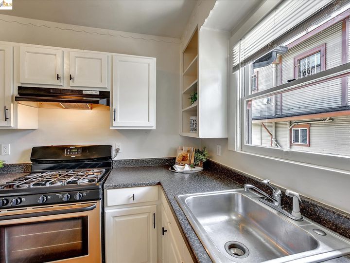 2181 High St, Oakland, CA | Steinway Terrace. Photo 15 of 39