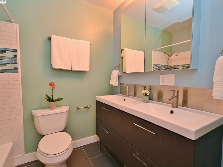 2641 19th Ave, Oakland, CA | Highland Park. Photo 16 of 27