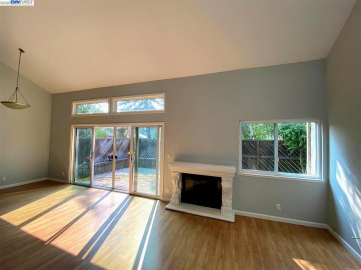 27659 Persimmon Dr, Hayward, CA, 94544 Townhouse. Photo 11 of 35