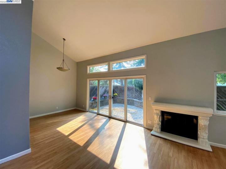 27659 Persimmon Dr, Hayward, CA, 94544 Townhouse. Photo 12 of 35