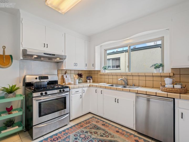 2933 57th Ave, Oakland, CA | Mills Gardens. Photo 11 of 26