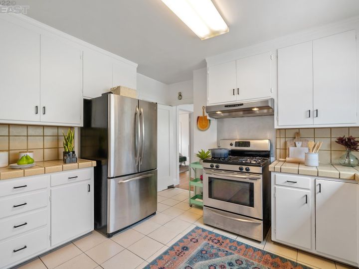 2933 57th Ave, Oakland, CA | Mills Gardens. Photo 10 of 26