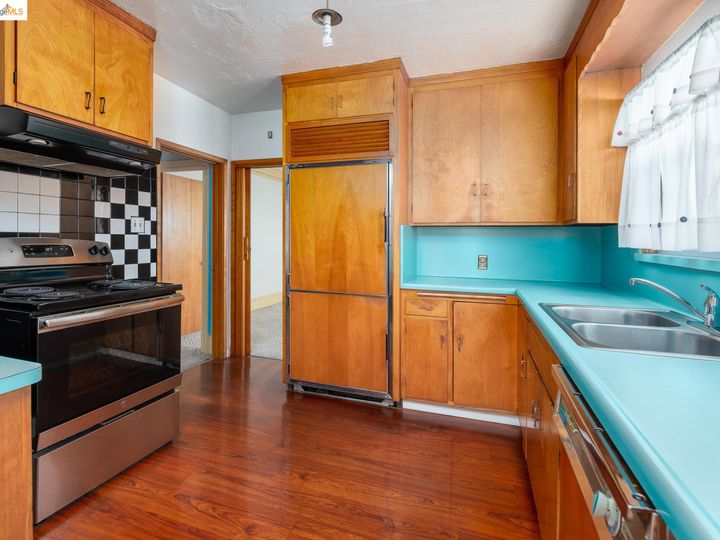3038 56th Ave, Oakland, CA | Mills Gardens. Photo 15 of 33
