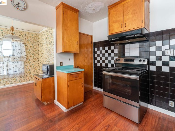 3038 56th Ave, Oakland, CA | Mills Gardens. Photo 17 of 33