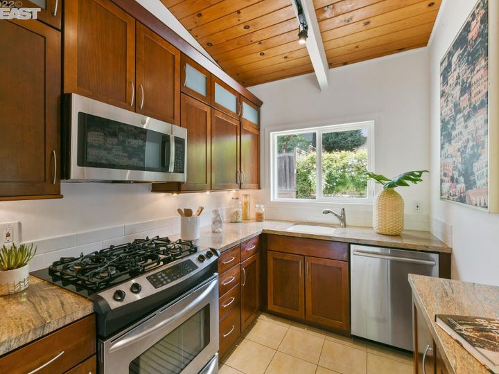 3039 Totterdell St, Oakland, CA | Piedmont Pines. Photo 12 of 39