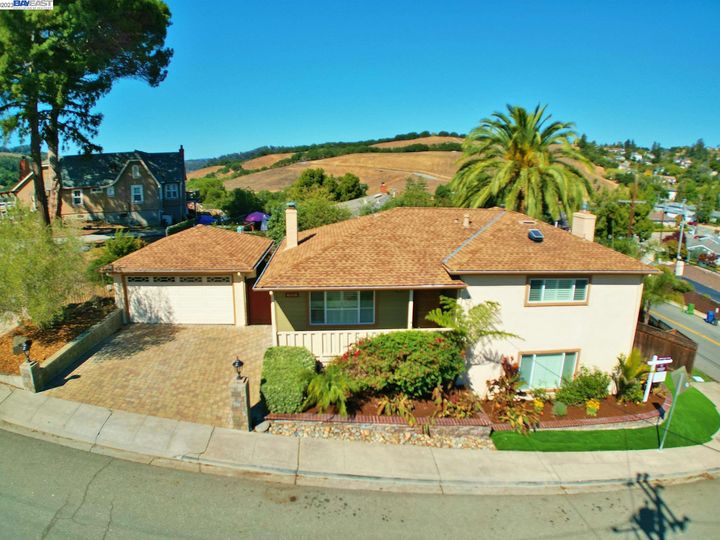 3194 Aylesbury Ct, Castro Valley, CA | Lake Chabot. Photo 1 of 39