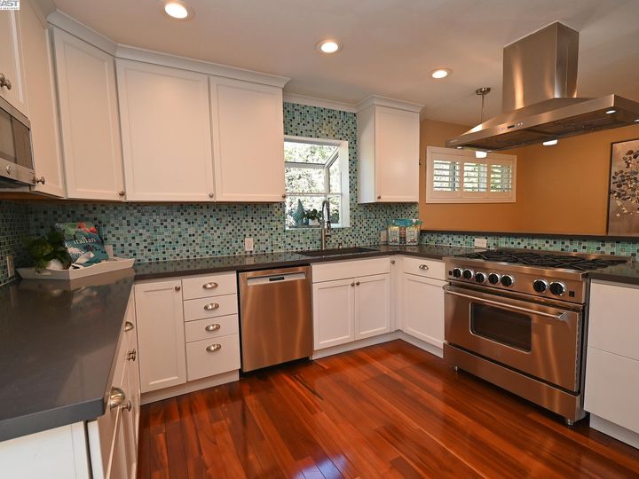 3194 Aylesbury Ct, Castro Valley, CA | Lake Chabot. Photo 17 of 39