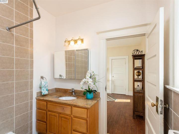 3220 Maple Ave, Oakland, CA | Dimond District. Photo 11 of 21