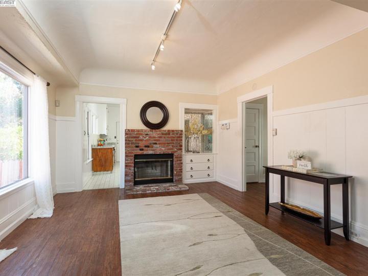 3220 Maple Ave, Oakland, CA | Dimond District. Photo 6 of 21