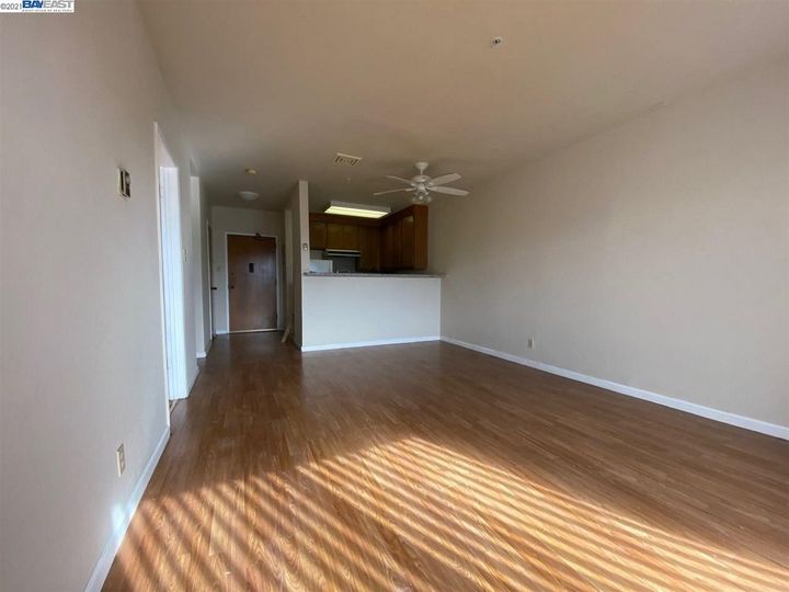 Rental 330 8th St, Oakland, CA, 94607. Photo 3 of 16