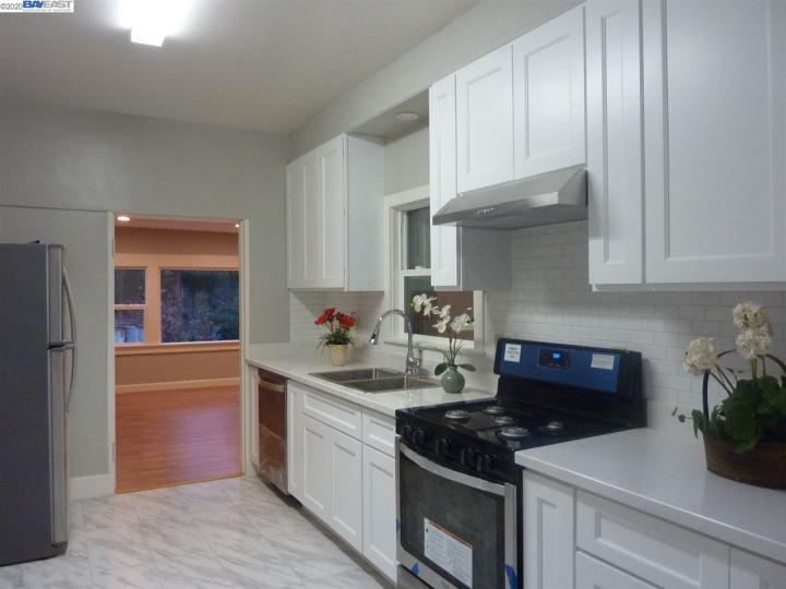 3407 Harper St, Oakland, CA | Foothill. Photo 13 of 40