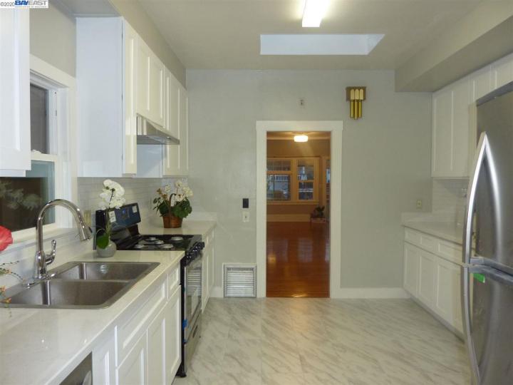 3407 Harper St, Oakland, CA | Foothill. Photo 18 of 40