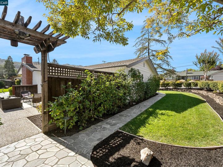 35 Eastwood Dr, Orinda, CA | Ivy Drive Area. Photo 40 of 46