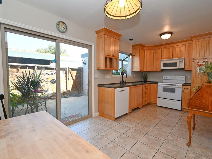 3565 Northwood Dr #D, Concord, CA, 94520 Townhouse. Photo 7 of 39