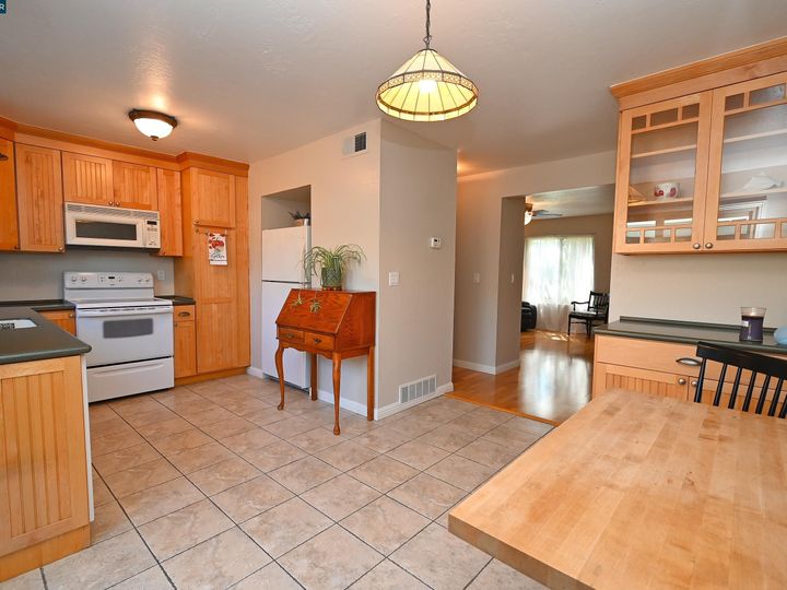 3565 Northwood Dr #D, Concord, CA, 94520 Townhouse. Photo 9 of 39