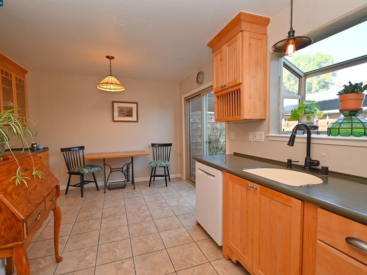 3565 Northwood Dr #D, Concord, CA, 94520 Townhouse. Photo 10 of 39