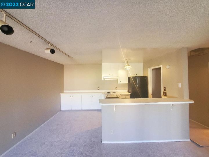 Rental 377 Palm Ave #207, Oakland, CA, 94610. Photo 7 of 18