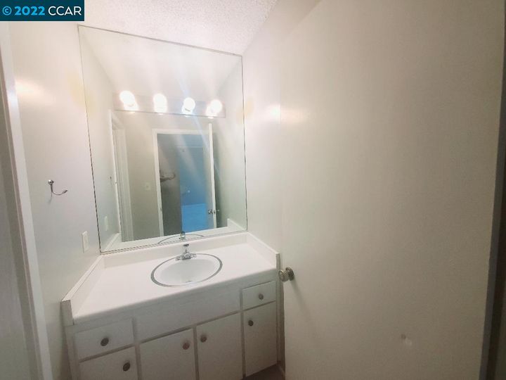 Rental 377 Palm Ave #207, Oakland, CA, 94610. Photo 8 of 18