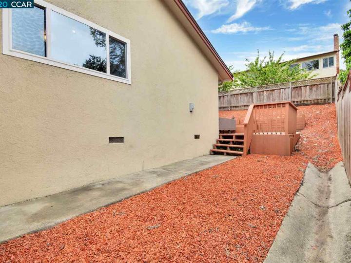 40 Woodcliff Ct, Oakland, CA | Knowland Park. Photo 36 of 37