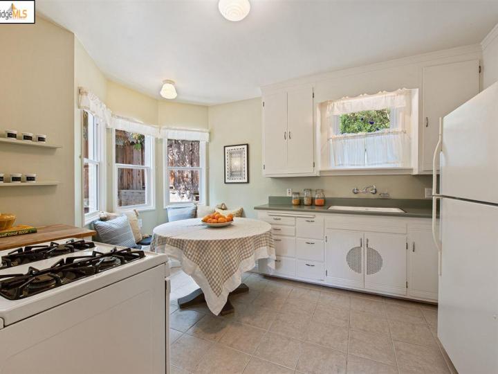 4381 Rettig Ave, Oakland, CA | Redwood Heights. Photo 14 of 40