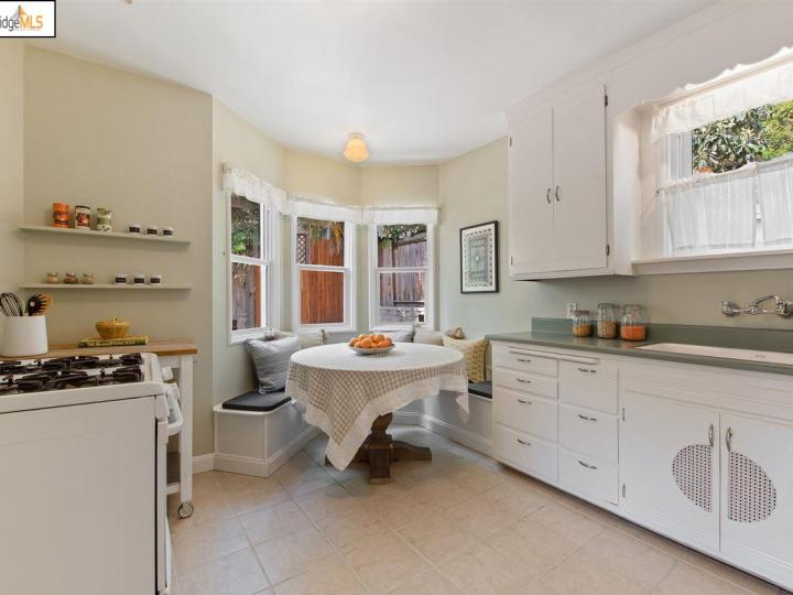 4381 Rettig Ave, Oakland, CA | Redwood Heights. Photo 15 of 40