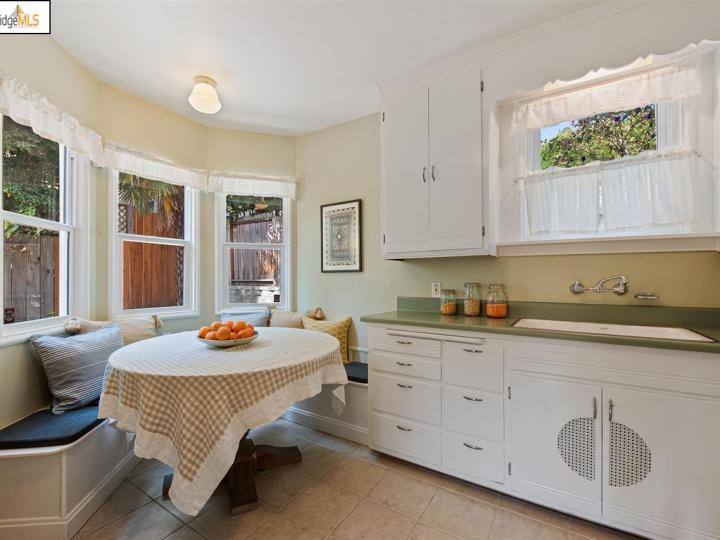 4381 Rettig Ave, Oakland, CA | Redwood Heights. Photo 16 of 40