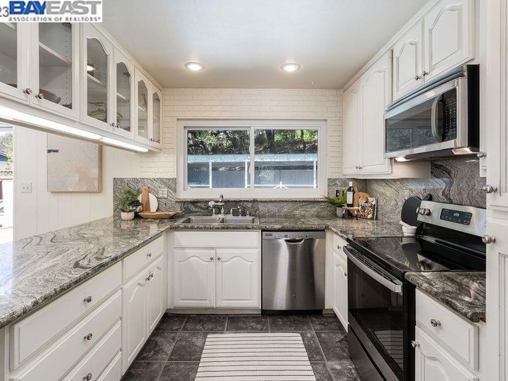 4701 Dunkirk Ave, Oakland, CA | Grass Valley. Photo 13 of 38