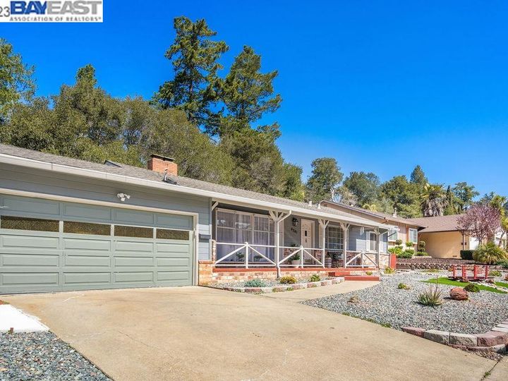 4701 Dunkirk Ave, Oakland, CA | Grass Valley. Photo 5 of 38