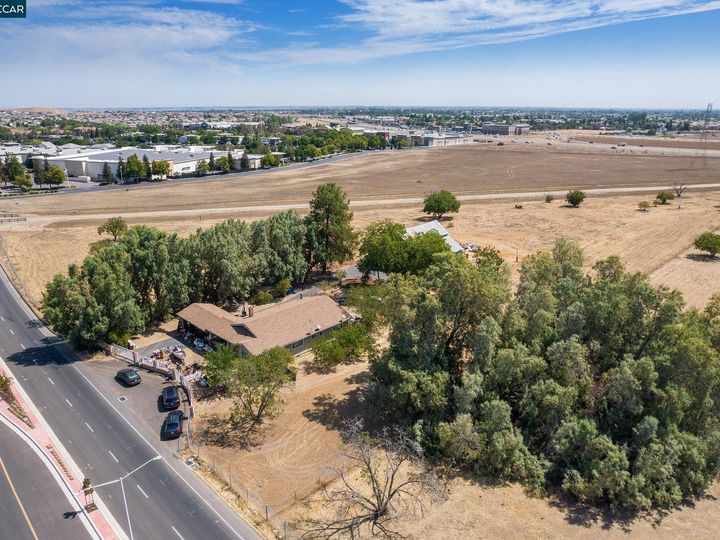 5225 Heidorn Ranch Rd, Brentwood, CA | Brentwood. Photo 13 of 14
