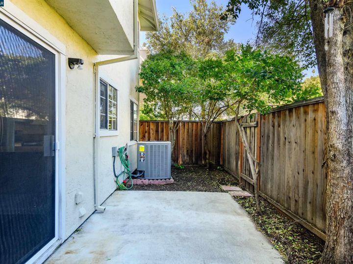 5249 Pebble Glen Dr, Concord, CA, 94521 Townhouse. Photo 31 of 32