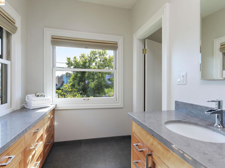 565 Montclair Ave, Oakland, CA | Haddon Hill. Photo 25 of 40