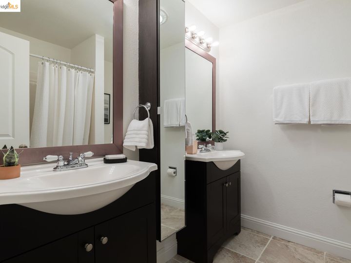 Oakpoint condo #112. Photo 14 of 20