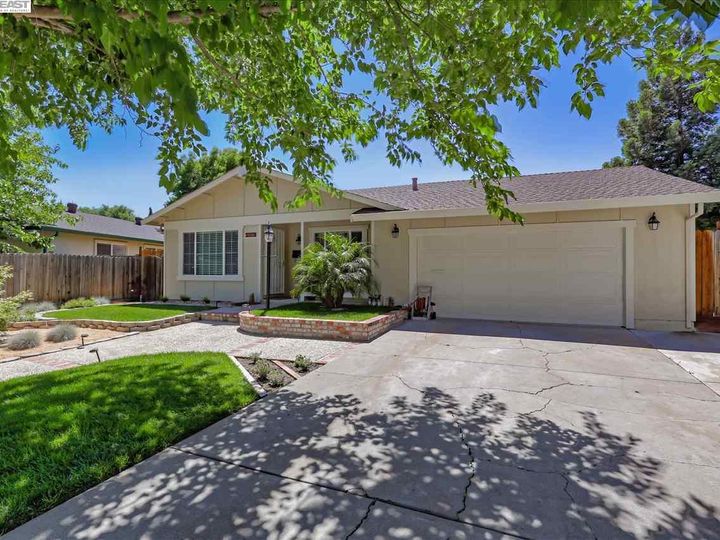 5739 Running Hills Ave, Livermore, CA | . Photo 2 of 32