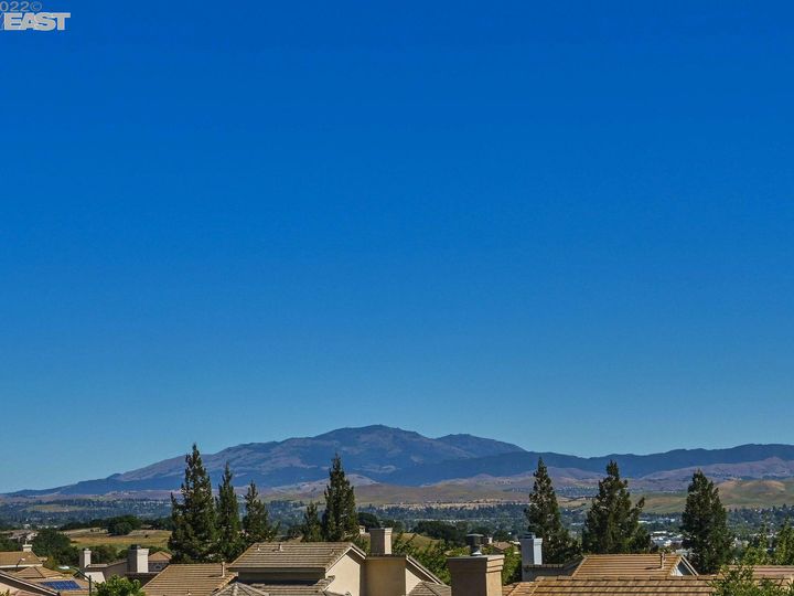 5748 Highbluff Ter, Pleasanton, CA | Moller Ranch Estates. Photo 25 of 28