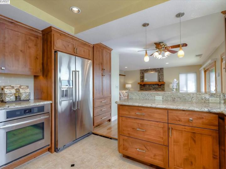 5922 Charter Oaks Dr, Castro Valley, CA | Columbia. Photo 11 of 34