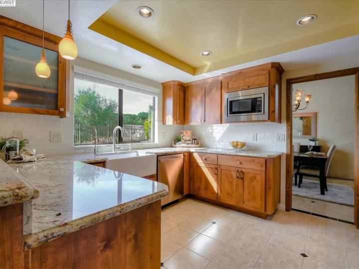 5922 Charter Oaks Dr, Castro Valley, CA | Columbia. Photo 12 of 34