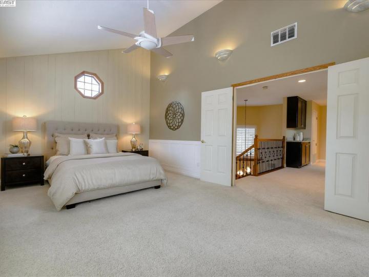 5922 Charter Oaks Dr, Castro Valley, CA | Columbia. Photo 17 of 34