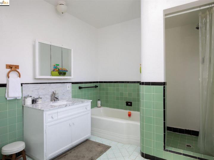 6014 Majestic Ave, Oakland, CA | Millsmont Area. Photo 11 of 26