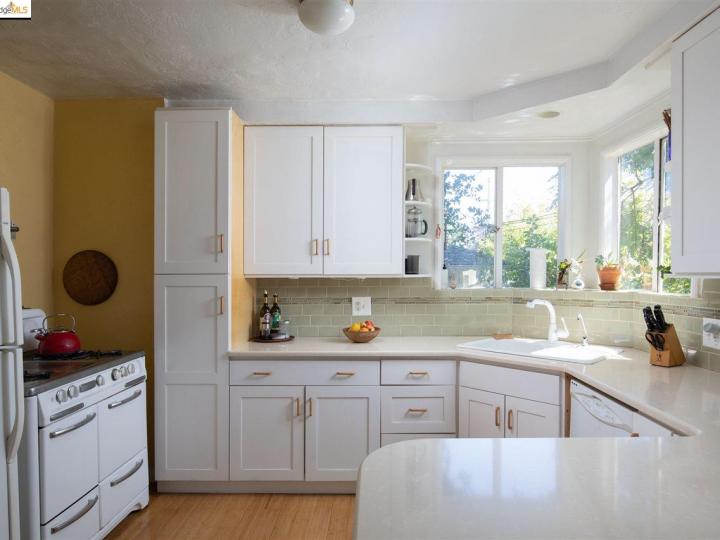 6014 Majestic Ave, Oakland, CA | Millsmont Area. Photo 10 of 26