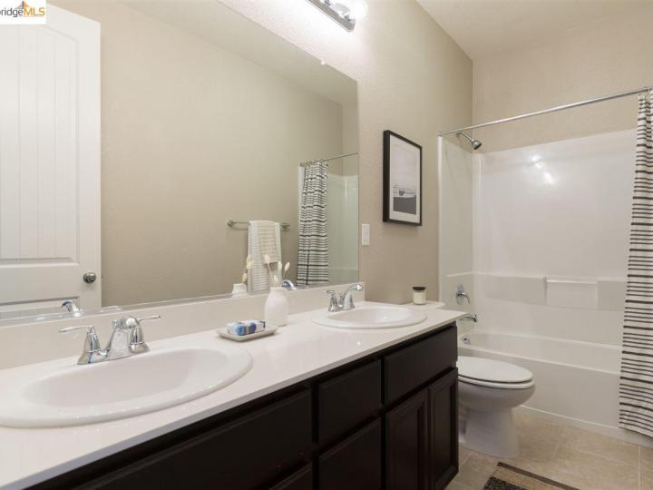 6508 Bayview Dr, Oakland, CA, 94605 Townhouse. Photo 19 of 24