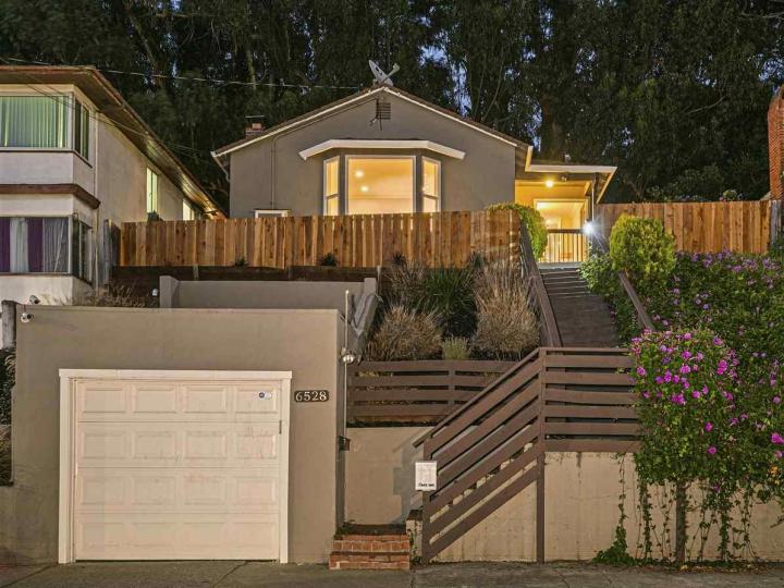 6528 Outlook Ave, Oakland, CA | Millmont. Photo 3 of 34