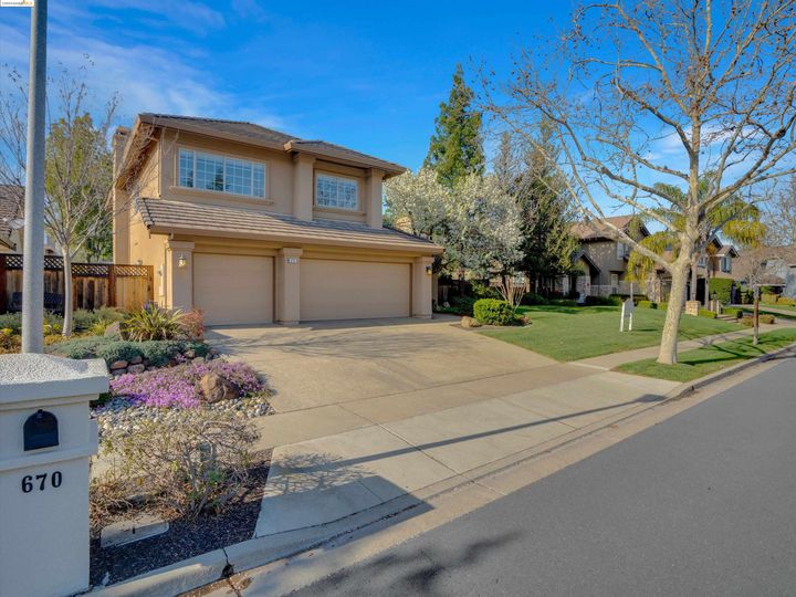 670 Devonshire Loop, Brentwood, CA | Apple Hill Ests. Photo 3 of 52