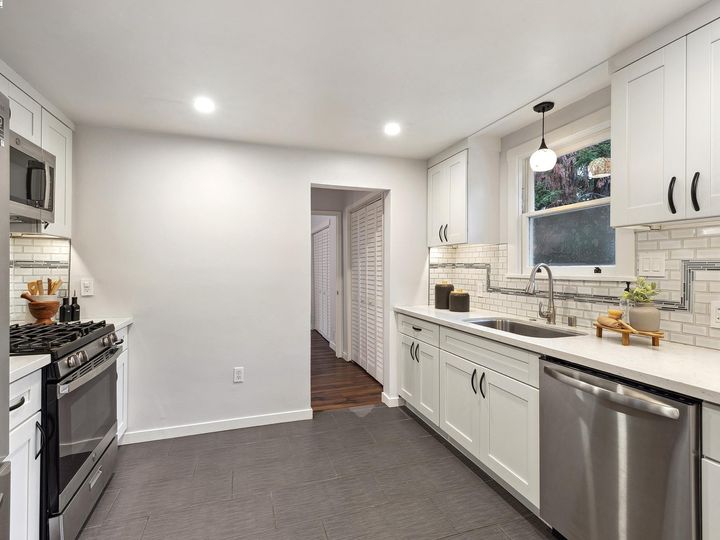 6711 Laird Ave, Oakland, CA | Millsmont Area. Photo 13 of 39