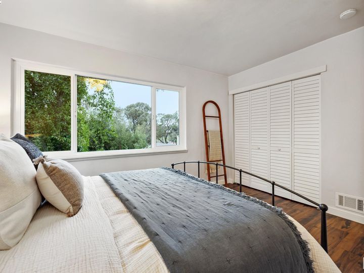 6711 Laird Ave, Oakland, CA | Millsmont Area. Photo 25 of 39