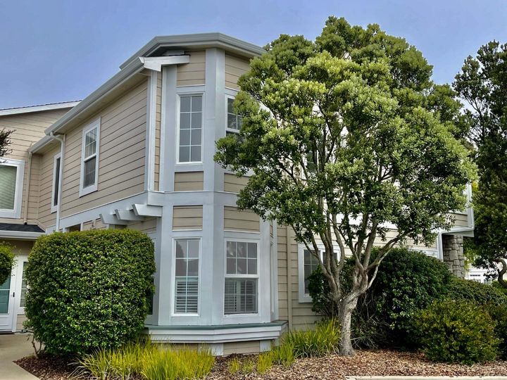 82 Outlook Cir, Pacifica, CA, 94044 Townhouse. Photo 1 of 32