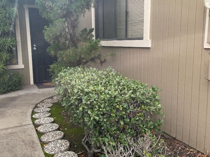 831 Nash Rd, Hollister, CA, 95023 Townhouse. Photo 3 of 24
