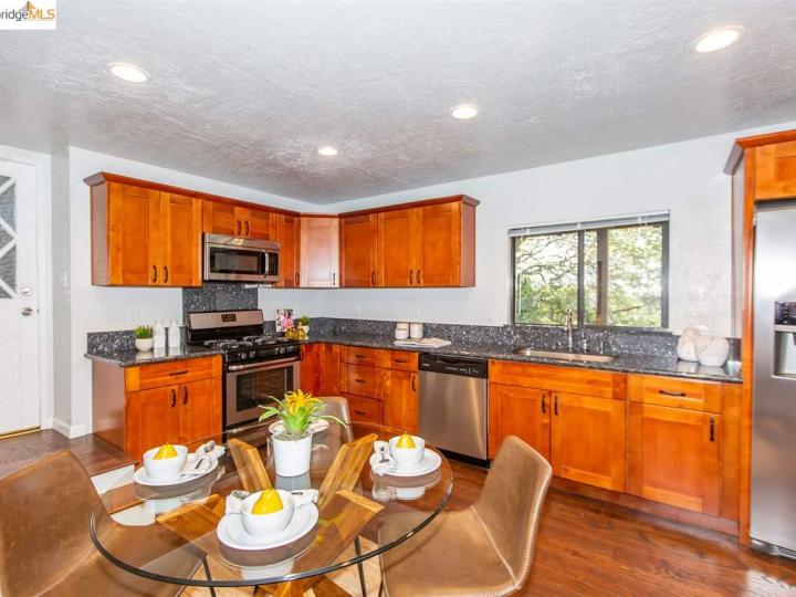 8411 Pine Hills Dr, Oakland, CA | Shepard Canyon. Photo 34 of 40