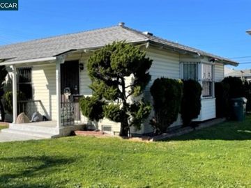 129 Collins St Richmond CA Multi-family home. Photo 3 of 15